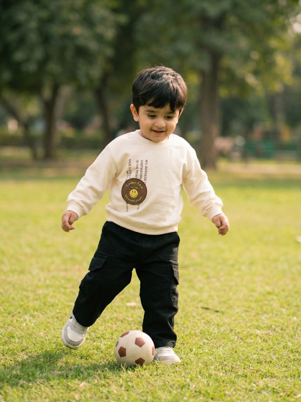 Boys White Textured Sweatshirt with Black Cargo Pants Set (2-Piece Outfit)